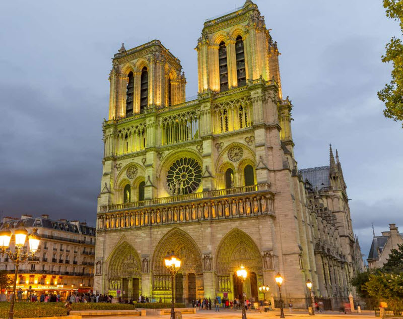 آشنایی با کلیسای نوتردام پاریس که در آتش سوخت