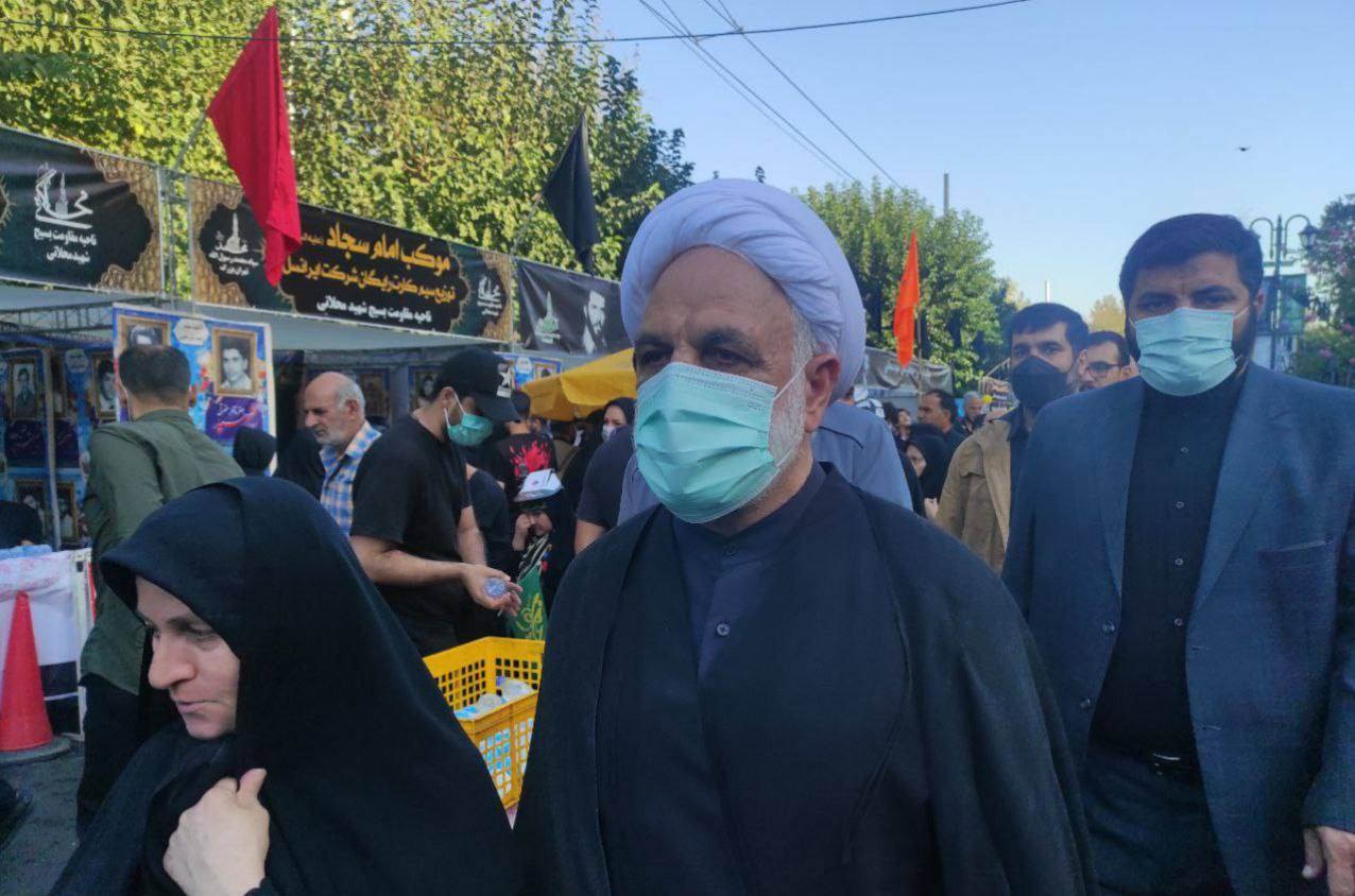 پیاده‌روی جاماندگان اربعین در پایتخت/ «لبیک یاحسین» در میدان امام حسین تهران طنین‌انداز شد