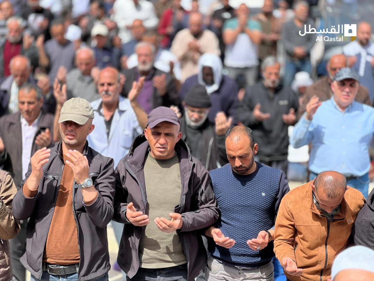 حضور باشکوه صد هزار فلسطینی در نخستین نمازجمعه ماه رمضان در مسجدالاقصی+تصاویر