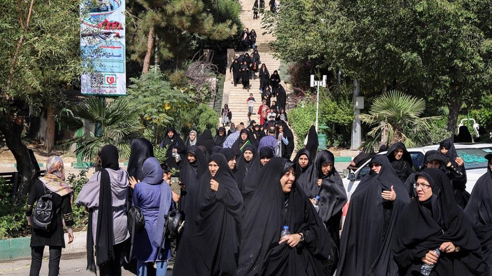 گزارش تصویری از «همایش پیاده روی خواهران بسیجی» در موزه انقلاب اسلامی و دفاع مقدس