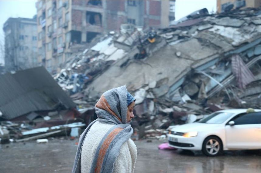 زلزله ۵/۶ ریشتری مجددا ترکیه را لرزاند/ تلاش نیرو‌های امدادی برای بیرون کشیدن مردم از زیر آوار