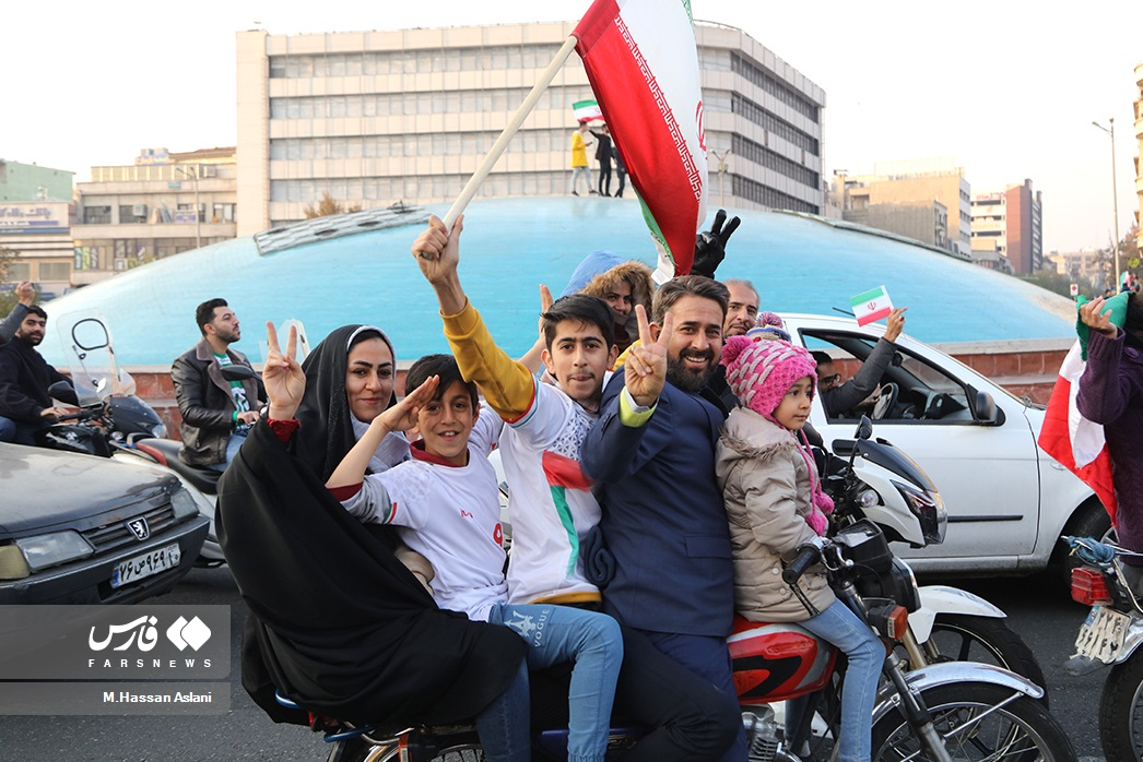 حال و هوای تهران پس از برد تیم ملی/ شادی زیر پوست شهر رفت+ عکس